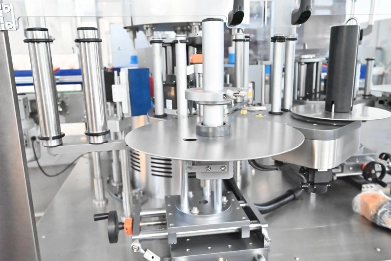 Oval Bottle Self Adhesive Labeling Machine